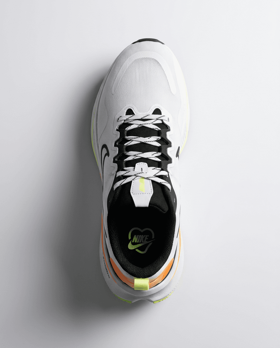 Nike Air ZoomX yugurish krossovkalari